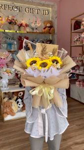 Buket Bunga Artificial & Kado Romantis: Pilihan Terbaik untuk Valentine dan Anniversary