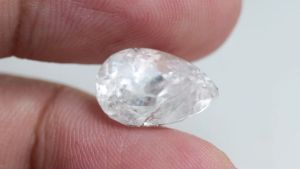 7.45 ct คุนไซต์ (Kunzite Pear Shape) สีขาว ทรงหยดน้ำ