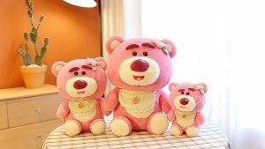 Gấu Bông Lotso tai Dâu gấu dâu mang yếm Gấu Tai Dâu dáng ngồi hàng cao cấp-Lyly88.vn