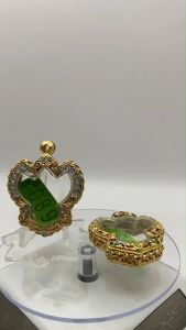 ตลับพระ กรอบพระไมครอนทองสูตรฝังพลอย บริษัทพระครุฑ / พญาครุฑ ขนาดวง 3.2*3.5 ซม. หรือ 2.8*3.1 ซม