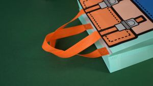 Satu Keluarga Tas Hampers Non Woven Anti Air T59 Hand Bag Ulang Tahun Motif Tas Sekolah Lucu