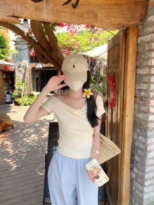 Newlan ZZ118 Atasan Knit Wanita Korean Top Baju Lengan Pendek Basic Short Sleeve Top Double Layer Trend Korea T-shirt Wanita Atasan Wanita Pakaian Kelas Atas Bahu Terbuk Serbaguna Untuk Musim Panas T Satu Bahu Pelangsing Pinggang T-shirt Off-Shoulder Pera