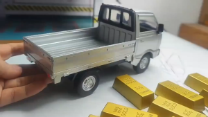 Diecast Suzuki Carry 1000 pickup 1:24 bukan RC Miniatur Pajangan Hadiah Mainan Mobil Bak Metal Alloy