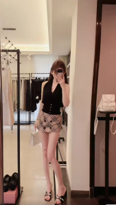 Áo Croptop Nữ Cổ Chữ V Hở Lưng Màu Đen Thiết Kế Ôm Eo Tinh Tế Phong Cách Thanh Lịch