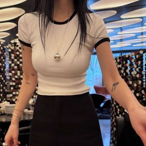 Áo Thun Nữ Tay Ngắn Cổ Tròn Ôm Vừa Vặn Mùa Hè 2025 Phong Cách Hàn Quốc Thiết Kế Viền Màu Áo Thun Nữ Thời Trang
