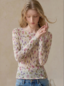 Gentle Atmosphere Fitting Slim T-shirt