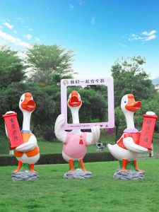 Outdoor Park Cartoon Goose Sculpture Garden Courtyard Realistic Duck Decorative Feature Handmade Glass Fiber Yard Ornaments