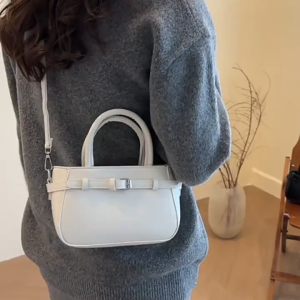 EERSHENSHI  กระเป๋าถือแบบใหม่ฤดูใบไม้ร่วงกระเป๋าทรงสี่เหลี่ยมใบเล็กแฟชั่นเกาหลีอินเทรนด์สำหรับสาวๆกระเป๋าสะพายไหล่สะพายข้างแบบไฮโซแมทช์ลุคง่าย