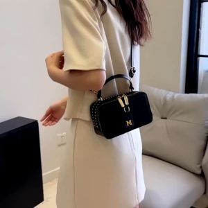 Tas Selempang Wanita Import: Tas Sempurna untuk Wanita