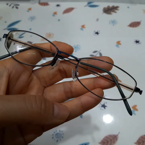 Gọng kính độc lạ second hand đã qua sử dụng