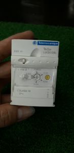 Bộ điều chỉnh LUCB32BL Schneider TeSys Ultra 3P 8A - 32A 690VAC bảo vệ & chẩn đoán cấp 10 cuộn dây 24VDC