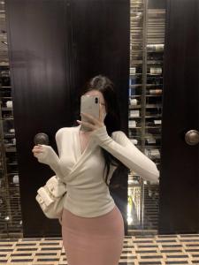 เสื้อเชิ้ตแขนยาวทรงสลิมฟอกขนแกะสไตล์เกาหลีสำหรับผู้หญิงในฤดูหนาว เสื้อชั้นในแบบมีฮู้ดแบบไม่สมมาตร ความหนาปกติ