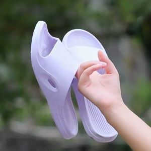 KORS แตะรุ่นยาง PVC รองเท้าแตะเพื่อสุขภาพกันลื่นได้ดีมาก รองเท้าสลิปเปอร์ สินค้าบางเบา รองเท้าเหมาะใส่ในห้องน้ำ ใช้งานในบ้านหรือตัวอาคาร สีต่างๆ