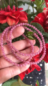Chiếc Vòng Tay Chuỗi Quấn 3 Vòng Đá Tourmaline Hồng Tự Nhiên Đẹp Size hạt 4mm Nữ mệnh Hỏa và mệnh Thổ đeo xinh tay may mắn có 699k ạ