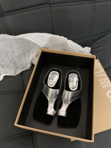 Fashionable Silver Korean Style Womens Open-Toe Slippers Low Heel Flat Bottom Anti-Slip Rubber Sole Easy to Wear Summer Sandals