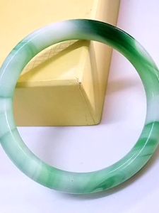 SHENHAO2🎀 สร้อยข้อมือหยกเทียมสีเขียวสำหรับผู้หญิงสร้อยข้อมือกลมวินเทจของขวัญเครื่องประดับสำหรับผู้หญิง