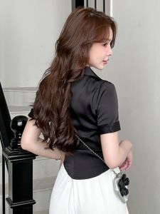 เสื้อเชิ้ตแขนสั้นทรงสลิมฟิตสไตล์ฤดูร้อน Pure Desire สำหรับผู้หญิง งานเวิร์กช็อปสปาเท้า งานปาร์ตี้ในร่ม เสื้อผ้าทำงาน ผ้าไหมน้ำแข็ง