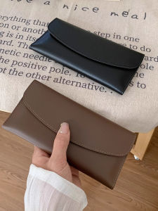 กระเป๋าสตางค์หนังนิ่มแบบยาวบางสำหรับผู้หญิง 2025 กระเป๋าสตางค์แบบมีช่องใส่บัตรหลายช่อง กระเป๋าสตางค์หนังสีพื้นเรียบง่าย เทรนด์ใหม่