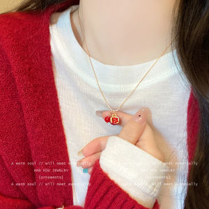 Elegant Red Pomegranate Pendant Necklace Womens High-End Feelings Beautiful Clavicle Chain Vintage Layering White Enhancing Accessories