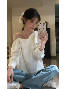 French Gentle Style Beautiful Lace Trim Shoulder Shirt Design Unique Attractive Top for Autumn 2025 Girls Casual Wear