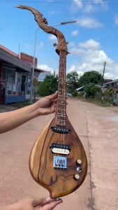 พิณไฟฟ้า3คอนแท็คสเปคสูงไม้สักทองแถมฟรีสายสะพายปิคคู่มือสายแจ็ค