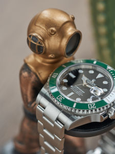 Creative Watch Stand Display Holder Festive Gift for Wristwatch Home Decor Vintage Style Xbiao Brand