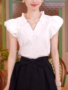 เสื้อเชิ้ตคอวีสีขาวสำหรับผู้หญิง ทรงหลวม สไตล์ทำงาน แขนสั้น ปกติ ฤดูร้อน 2024 เสื้อเชิ้ตลำลองที่สง่างามและไม่ซ้ำใคร