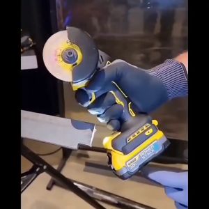 【จัดส่งที่รวดเร็วแท้ 100%】Dewalt DCS438 การเจียระไนที่ทันสมัย. ไฟฟ้าเลื่อยวงเดือน 20V ลิเธียมไร้สายไร้สาย 3 นิ้วตัดเครื่องมือมือถือเครื่องเลื่อยตัดเครื่องมือ ไม่มีแปรง เลื่อยตัด