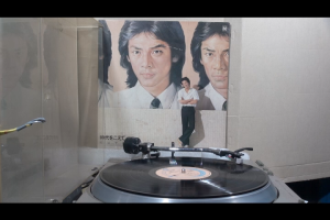 1 แผ่นเสียง 12นิ้ว j50 N28N005  japan  แผ่นNM  ริ้วรอยบาง เสียงรบกวนน้อยนิดไม่มีรอยลึก แผ่นล้างสะอาดแล้ว ปกVG++มีตำหนิขอบนิดหน่อย ขอบไม่ขาด สันไม่ทะลุ