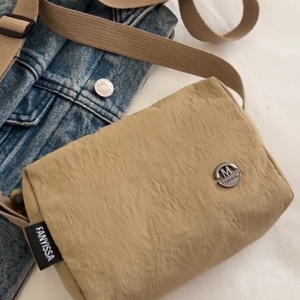 【Original+24hours delivery】Womens lightweight commuter Japanese style workwear simple solid color casual crossbody bag