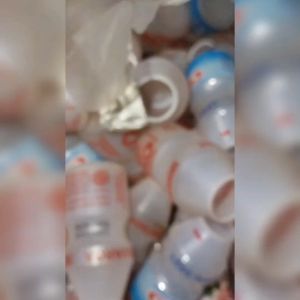 10 Botol Yakult Bekas Plastik Kosong untuk Kerajinan