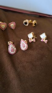 Anting Wanita Tusuk Club Pink Kristal Titanium 18K (Emas)