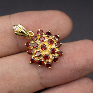 จี้โกเมน (Garnet) สีแดง ตัวเรือนเงิน 92.5% ชุบทอง สินค้ามีใบรับประกัน