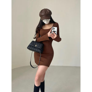 ชุดเดรสสั้นถักเอวสูงทรงเข้ารูปคอเหลี่ยมแขนยาวสำหรับผู้หญิง ชุดเดรสฤดูหนาวสีพื้นอื่นๆ เสื้อผ้าผู้หญิง