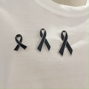 โบว์ดำไว้อาลัย ริบบิ้นโลหะ แบบหมุด 3 ขนาด ติดตั้งง่าย พร้อมส่ง ส่งจากไทย!!!