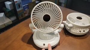 QUẠT SẠC TÍCH ĐIỆN GẤP GỌN TỰ XOAY MÓC TREO CÓ ĐÈN LED 2306 cao 25cm cao cấp