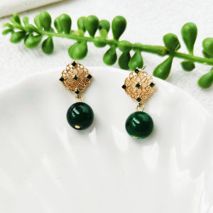 ต่างหูรูปนางฟ้าสีเขียวสไตล์จีนโบราณสำหรับผู้หญิง ต่างหูรูปกลมประดับหยกแบบหมุนได้ ชุดฮันเตอร์