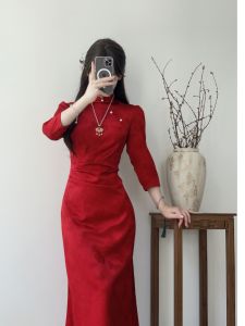 Red Long Sleeve Cheongsam Wedding Dress Elegant New Design for Brides to Wear on Their Wedding Day And for Receptions