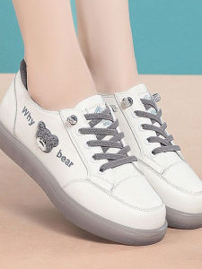 รองเท้าผ้าใบยางยืดพื้นนุ่มกันลื่นสไตล์ใหม่ 2025 รองเท้าหนังขนาดเล็ก รองเท้าหัวเข็มขัดแบบสวมสบาย ส้นแบน พื้นรองเท้า TPR