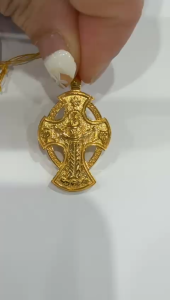 Poh Heng Jewellery 22K Crucifix Pendant in Yellow Gold [Price By Weight]