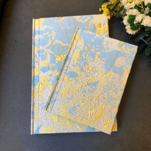 Hebens Book สมุดบันทึกแบบพกพาขนาด A5 ปกผ้า จดบันทึกประจำวันสีเหลืองและสีน้ำเงิน สมุดบันทึกแบบพกพาที่สวยงามและหรูหรา