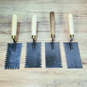 Bay Xây Vuông Lưỡi Thép 9x165cm Rãnh Răng Cưa Vuông 7mm Cán Gỗ Gia Cố Vòng Kim Loại Bền (răng phải)