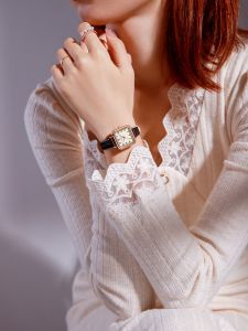 Elegant Ladies Quartz Watch Retro Square Dial Fashionable Luxury Womens Wristwatch Shockproof Leather Strap Digital Display