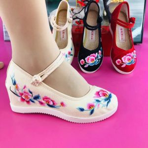 Elegant Embroidered Beijing Cloth Shoes Womens Square Dance Shoes Hanfu High Heel Anti-slip Traditional Chinese Style Footwear