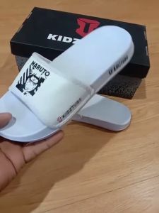 KIDZTUBS Sandal Anak Laki Laki Karet Slipper Slide Selop Slipon Jepit Karakter Warna Hitam Usia 6-10 Tahun 1215100424