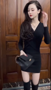 ชุดเดรสสั้น คอวี สีครีม ดีไซน์ผ้าทับกันกลางอก สม็อคยางยืดลำตัว กระโปรงทรงเข้ารูป Dress ชุดไปงานบวช #5583