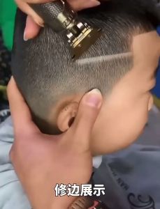 ที่โกนหวดไฟฟ้า ที่ตัดผมไฟฟ้า โกนหนวด เล็มเครา ตัดผม ตกแต่งเคราจอน ปัตตาเลี่ยนชาร์จ USB ที่โกนหนดไฟฟ้าชาร์จไฟฟ้า