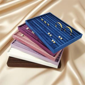 ถาดแสดงเครื่องประดับสีกํามะหยี่คุณภาพสูงเหมาะสําหรับการจัดเก็บแหวนสร้อยคอจี้ต่างหูและสร้อยข้อมือ