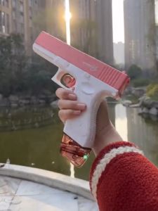 newrabbitmallGLOCK ปืนฉีดน้ําไฟฟ้า ปืนฉีดน้ำแรง ยิงไกล จุเยอะ ปืนฉีดน้ำเด็กสงกรานต์ พร้อมคลิปกระสุน 2 คลิป มีม2สีให้เลือก