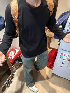 เสื้อยืดคอกลมแขนยาวสไตล์อเมริกันสำหรับผู้ชาย ทรงหลวม สวมใส่สบาย สำหรับฤดูใบไม้ร่วง ทรงหลวม เสื้อเชิ้ตคอปกเล็ก เสื้อเชิ้ตด้านใน